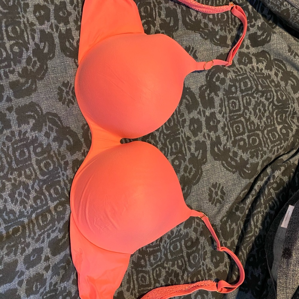 New without tags VS bra!